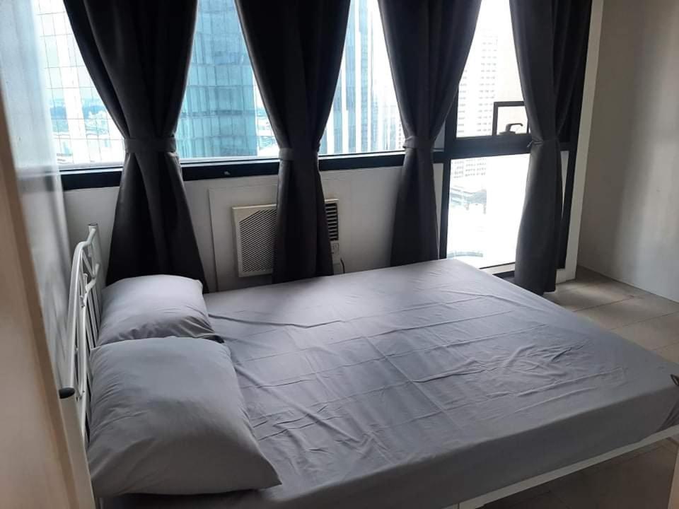 Spacious 2 Bedroom Unit With Pool Manila Exterior foto